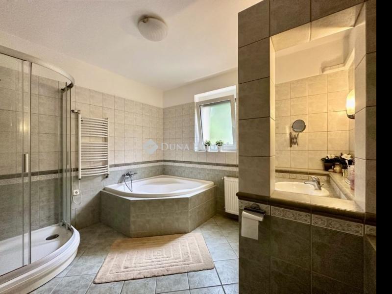 Eladó családi ház Pécs