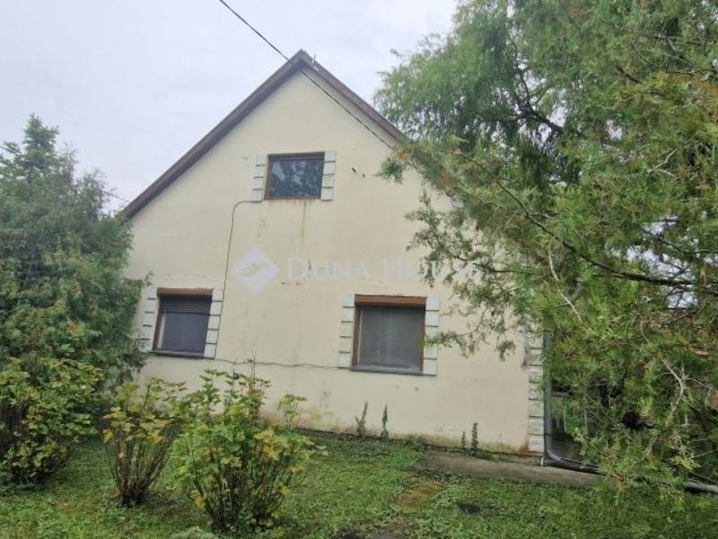 Eladó családi ház Balatonfenyves