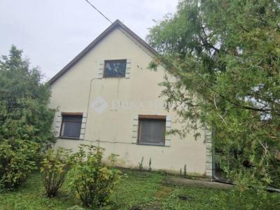 Eladó családi ház Balatonfenyves
