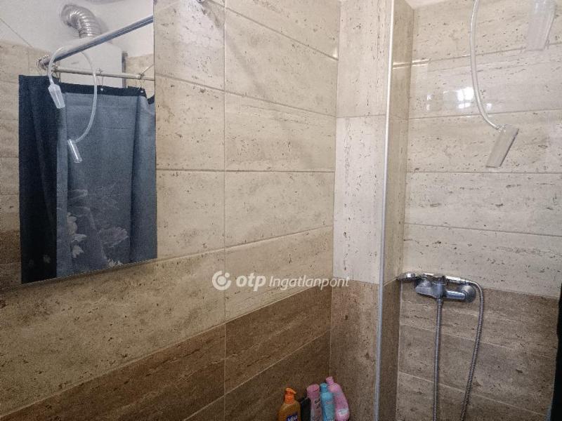 Eladó lakás Pécel