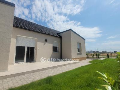 Eladó lakás Jászberény