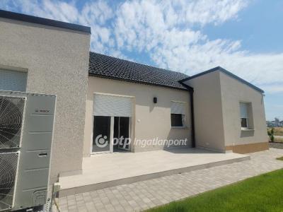 Eladó lakás Jászberény