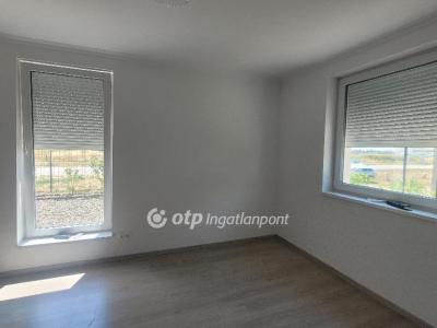 Eladó lakás Jászberény