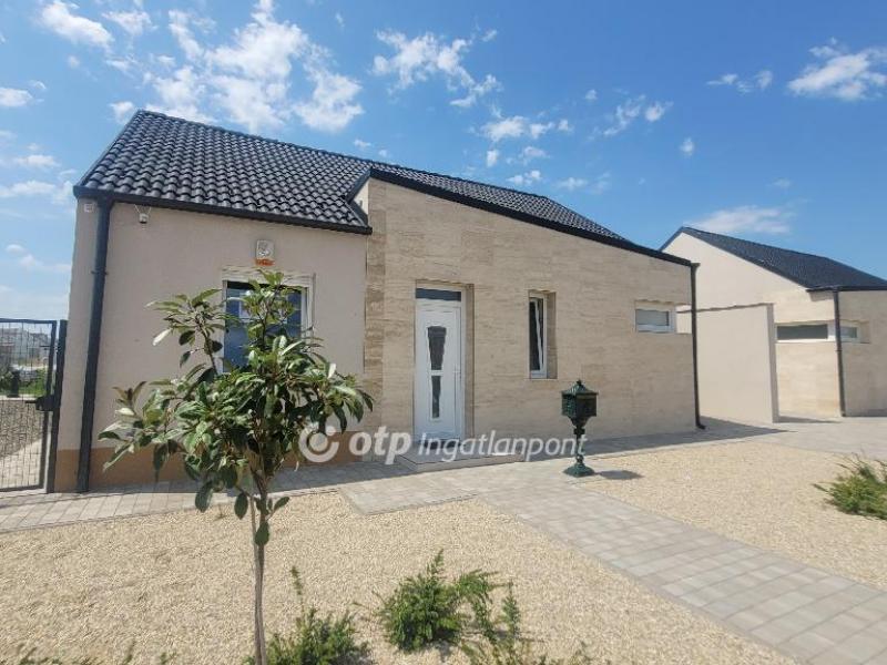 Eladó lakás Jászberény