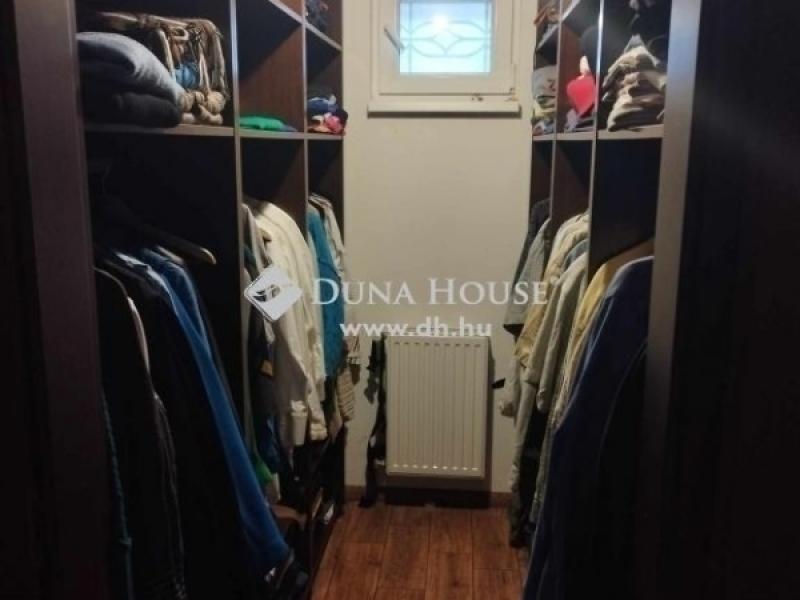 Eladó lakás Halásztelek