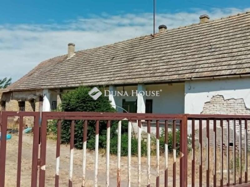 Eladó családi ház Pincehely