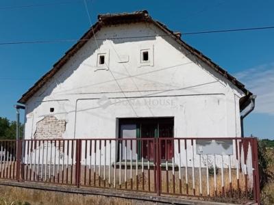 Eladó családi ház Pincehely