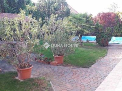 Eladó családi ház Vecsés