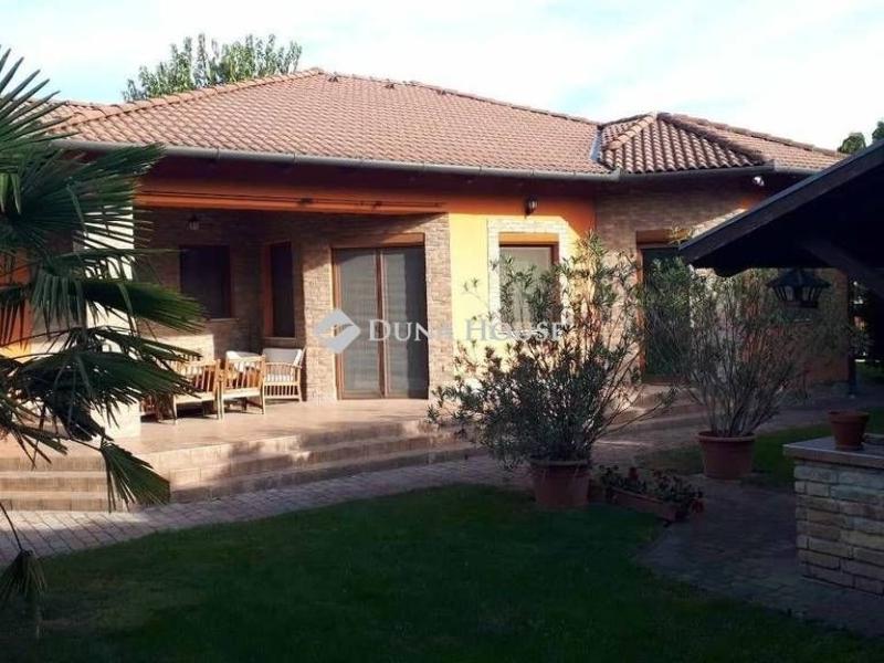 Eladó családi ház Vecsés