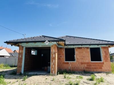 Eladó családi ház Tököl