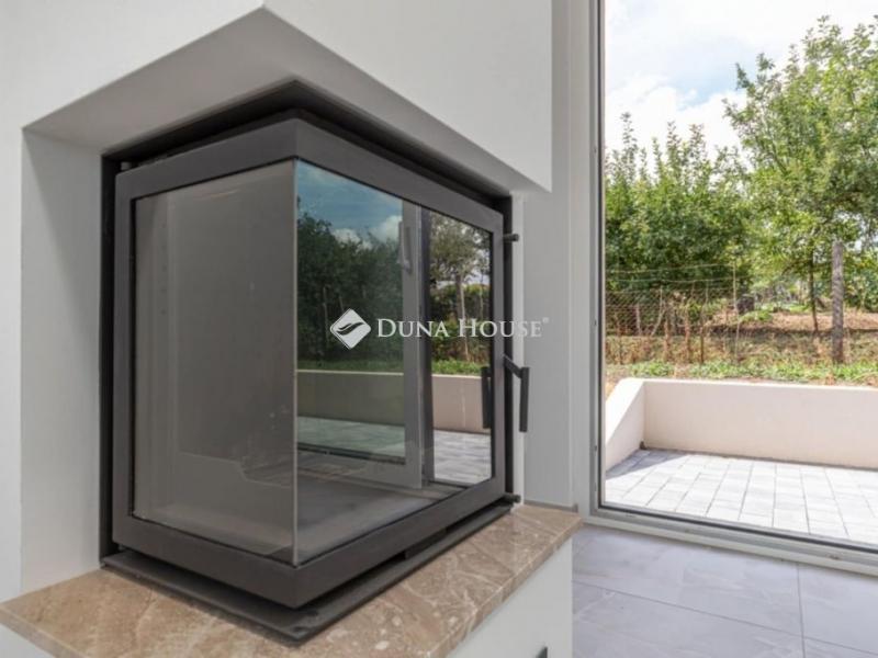 Eladó családi ház Penc