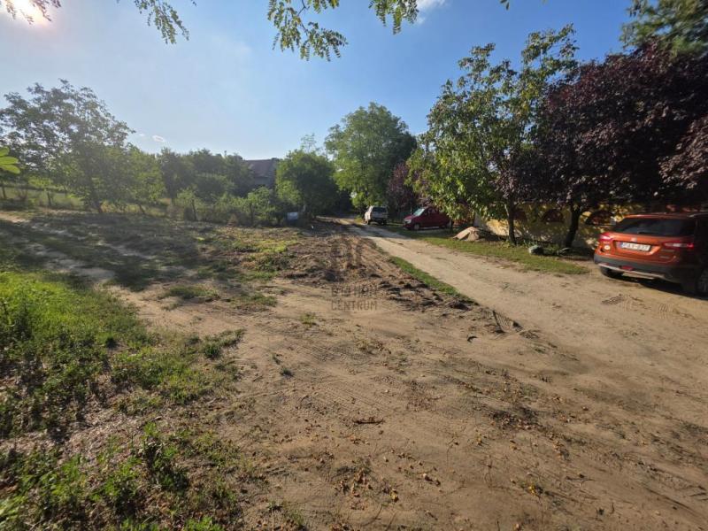 Eladó lakóövezeti telek Taksony