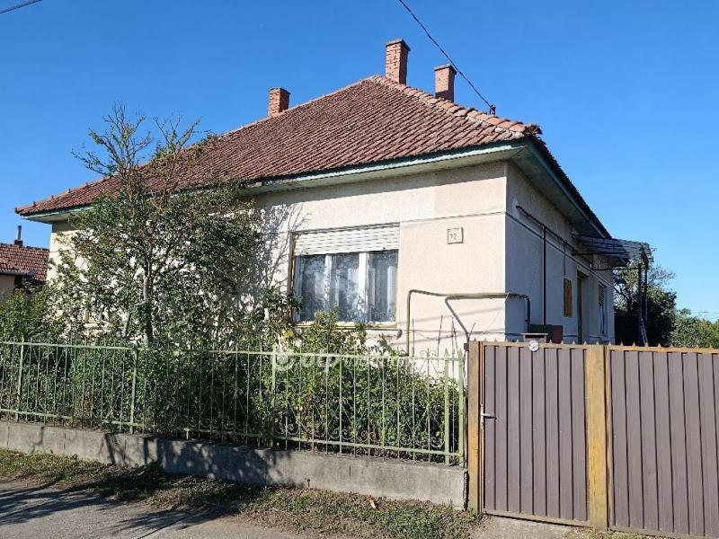 Eladó családi ház Jászfényszaru