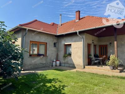 Eladó családi ház Lakitelek