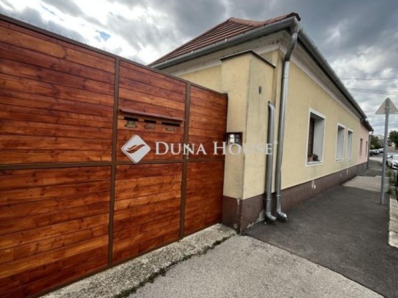 Eladó családi ház Veszprém