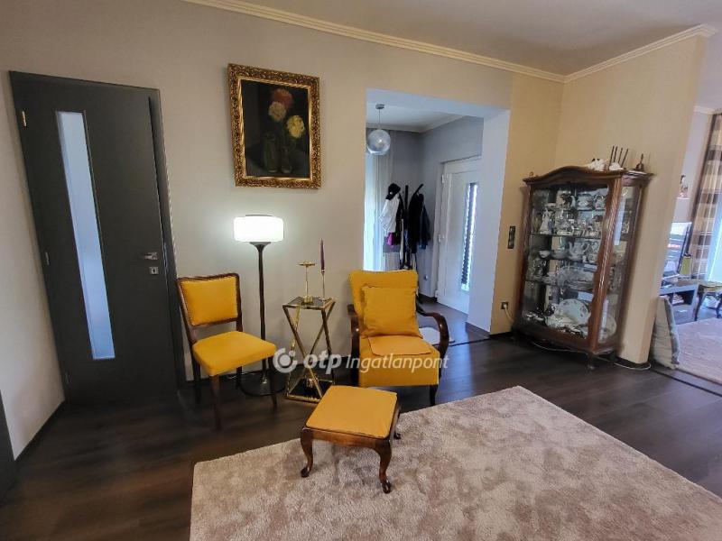 Eladó családi ház Balatonszárszó