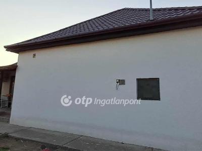 Eladó családi ház Tura