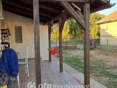 Eladó családi ház Tura