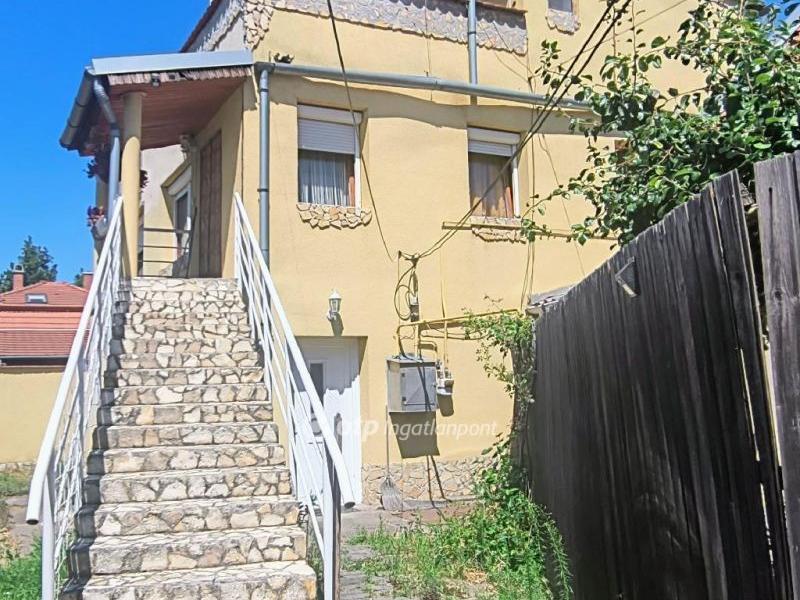 Eladó családi ház Szolnok