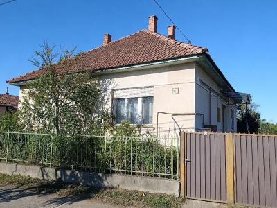 Eladó családi ház Jászfényszaru