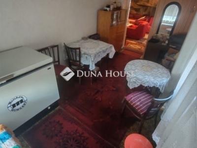 Eladó családi ház Úri