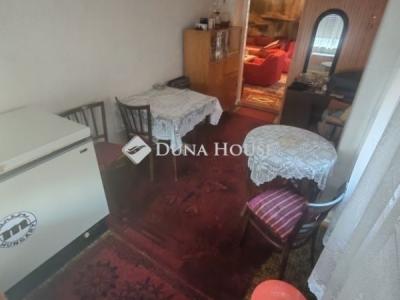 Eladó családi ház Úri