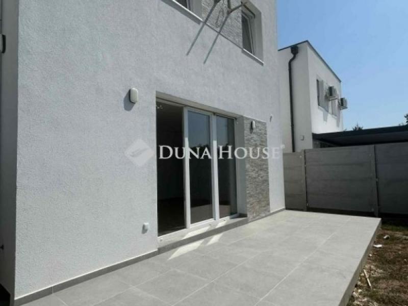 Eladó családi ház Vecsés