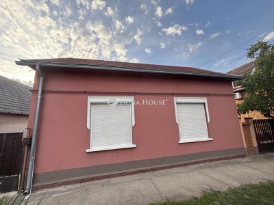 Eladó családi ház Taksony