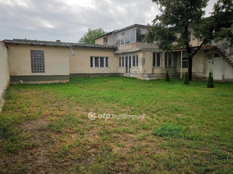 Eladó családi ház Budapest