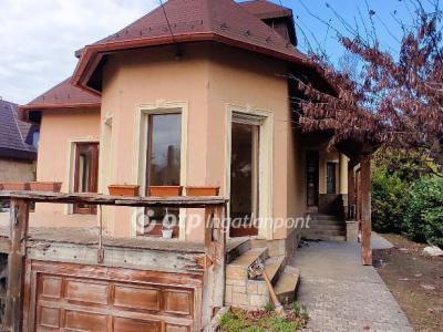 Eladó családi ház Budapest