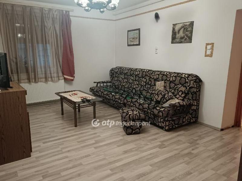 Eladó családi ház Lakitelek