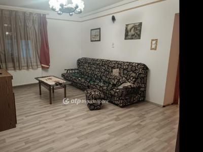 Eladó családi ház Lakitelek