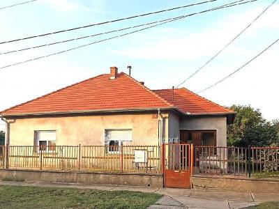 Eladó családi ház Lakitelek