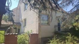 Eladó családi ház Úri