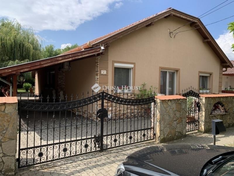 Eladó családi ház Örkény