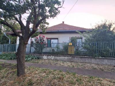 Eladó családi ház Füzesgyarmat