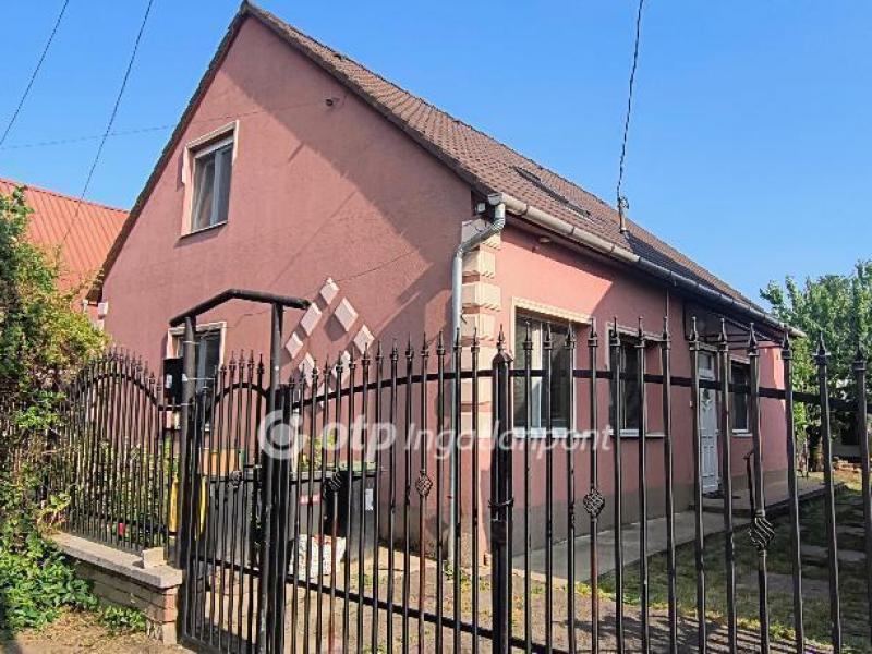 Eladó családi ház Szolnok