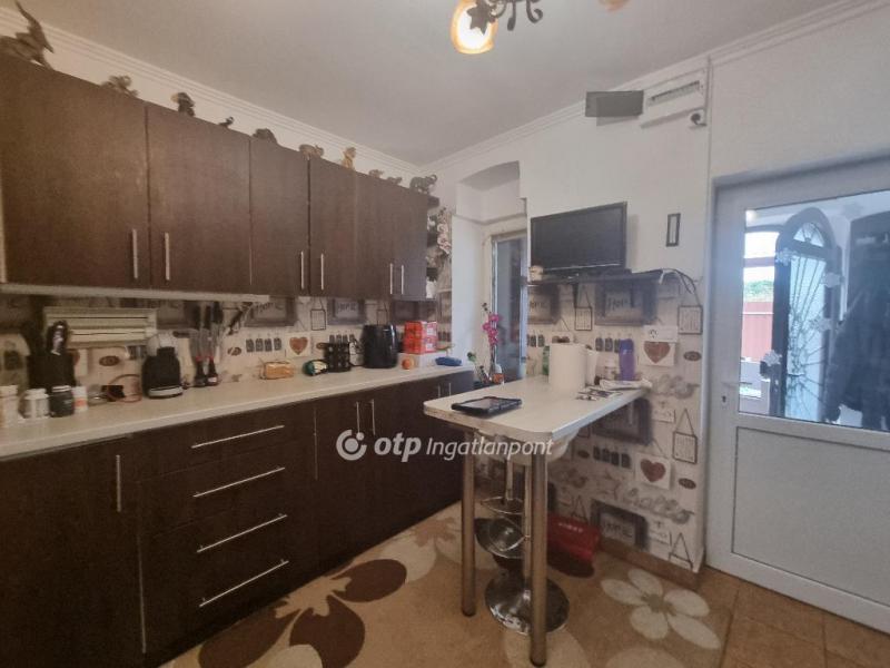 Eladó családi ház Pápa