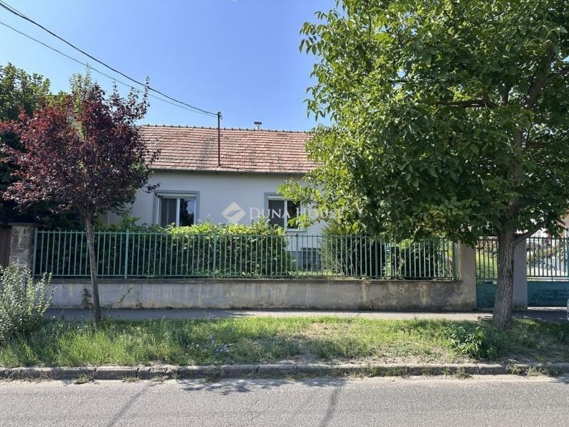 Eladó családi ház Törökbálint