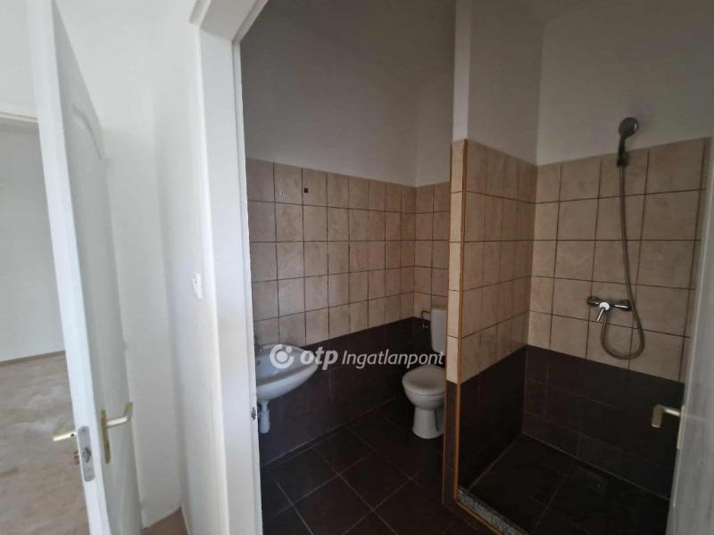 Eladó lakás Tápiószele