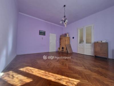 Eladó lakás Pápa