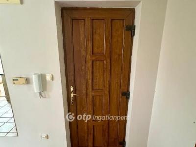 Eladó lakás Pápa