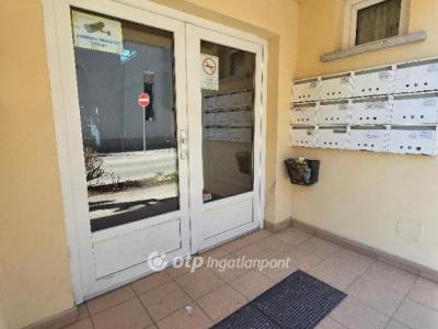 Eladó lakás Pápa