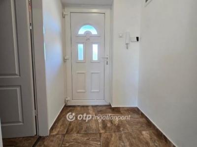 Eladó lakás Pápa