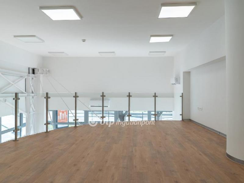 Eladó utcai bejáratú üzlethelység Debrecen