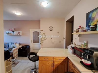 Eladó lakás Téglás