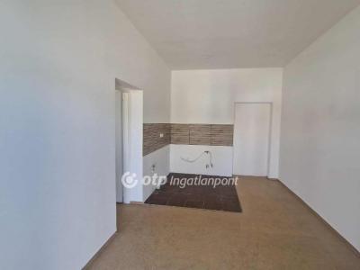 Eladó lakás Tápiószele