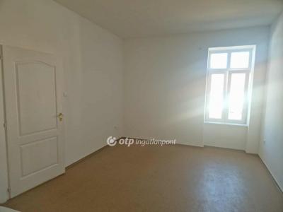 Eladó lakás Tápiószele