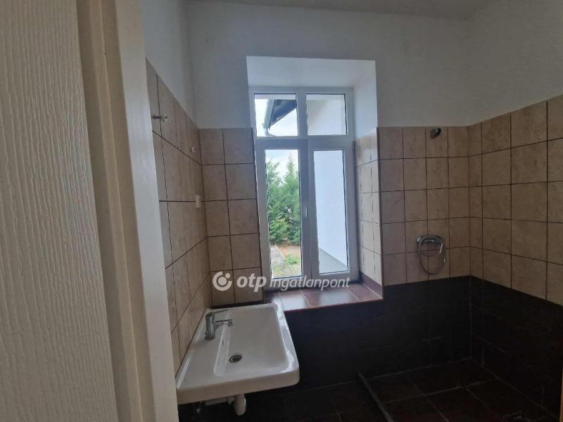 Eladó lakás Tápiószele