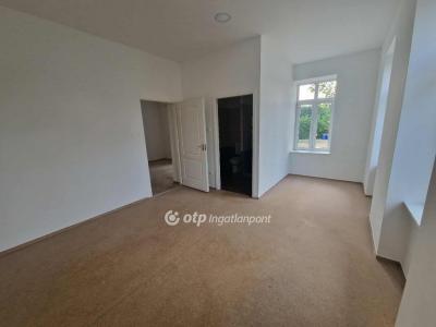 Eladó lakás Tápiószele